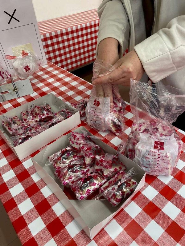 【埼玉県内発】 TVでも話題・予約困難!桔梗屋「桔梗信玄餅」詰め放題体験とぶどうの王様『巨峰』狩り食べ放題♪うれしい巨峰1房お土産付2